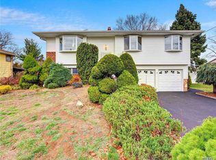 27 Headline Rd, Deer Park, NY 11729