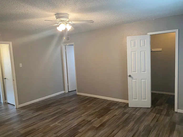 Courtland Place Apartments — Photo 7