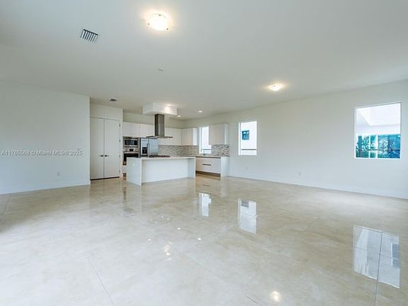 5th image of 7456 NW 101st Ave
