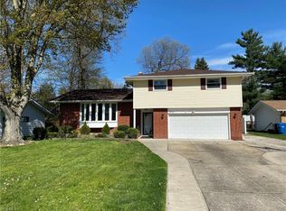 5031 Devon Dr, North Olmsted, OH