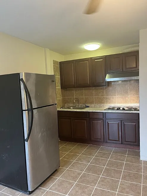 Alhambra Apartments — Photo 4