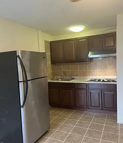 Alhambra Apartments — Photo 4
