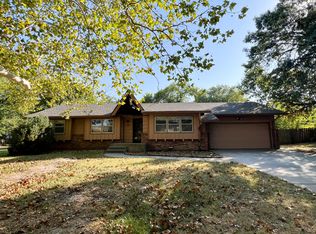 8021 E Lynwood Blvd, Wichita, KS 67207