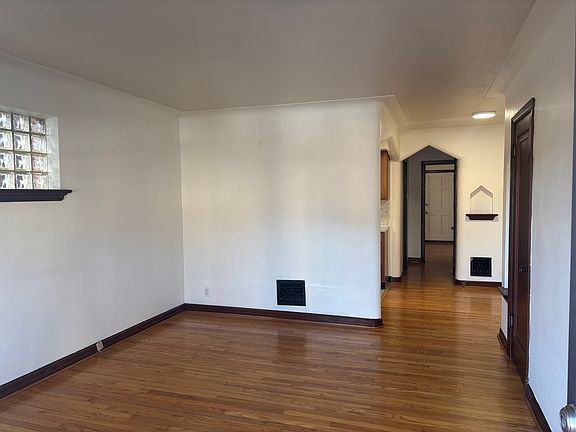 4th image of 4984 Miami St