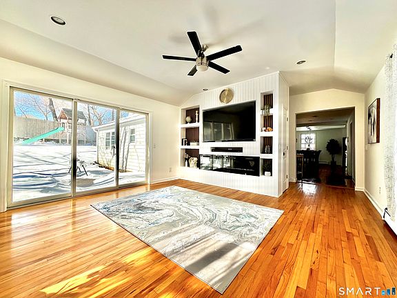 4th image of 38 Woods End Road