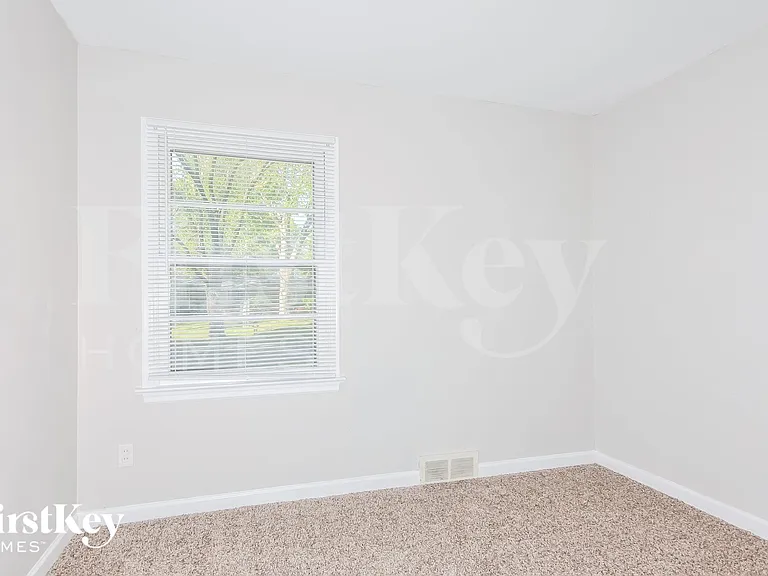 170 Saint Edward Ln — Photo 12