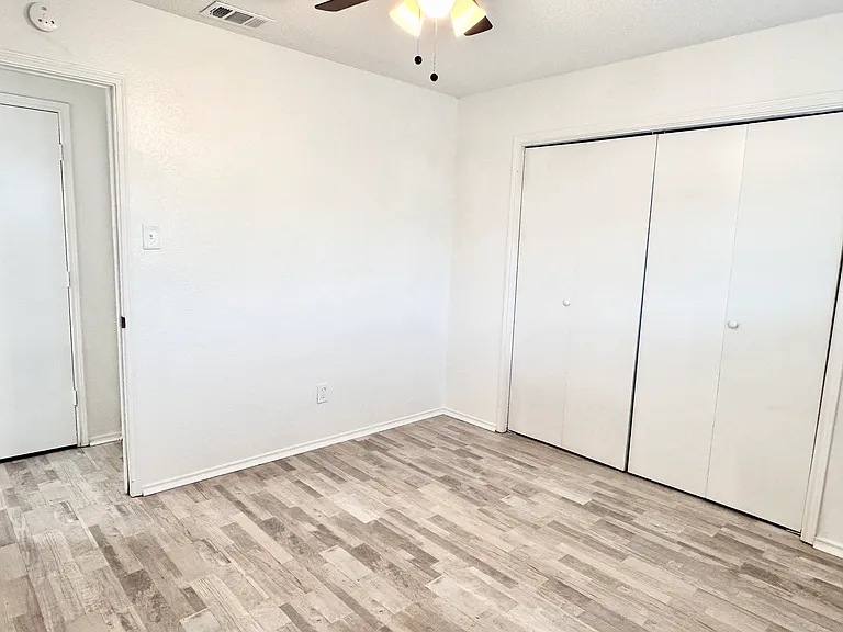4621 Sausalito Dr — Photo 11