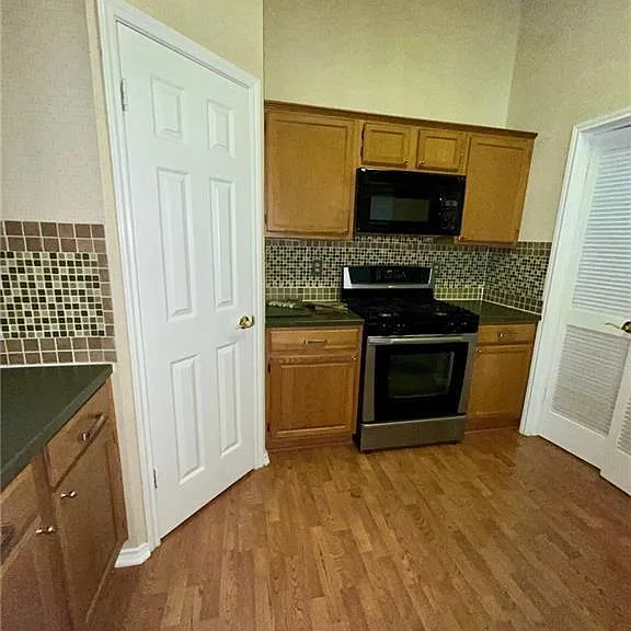 16508 Framingham Cir — Photo 5