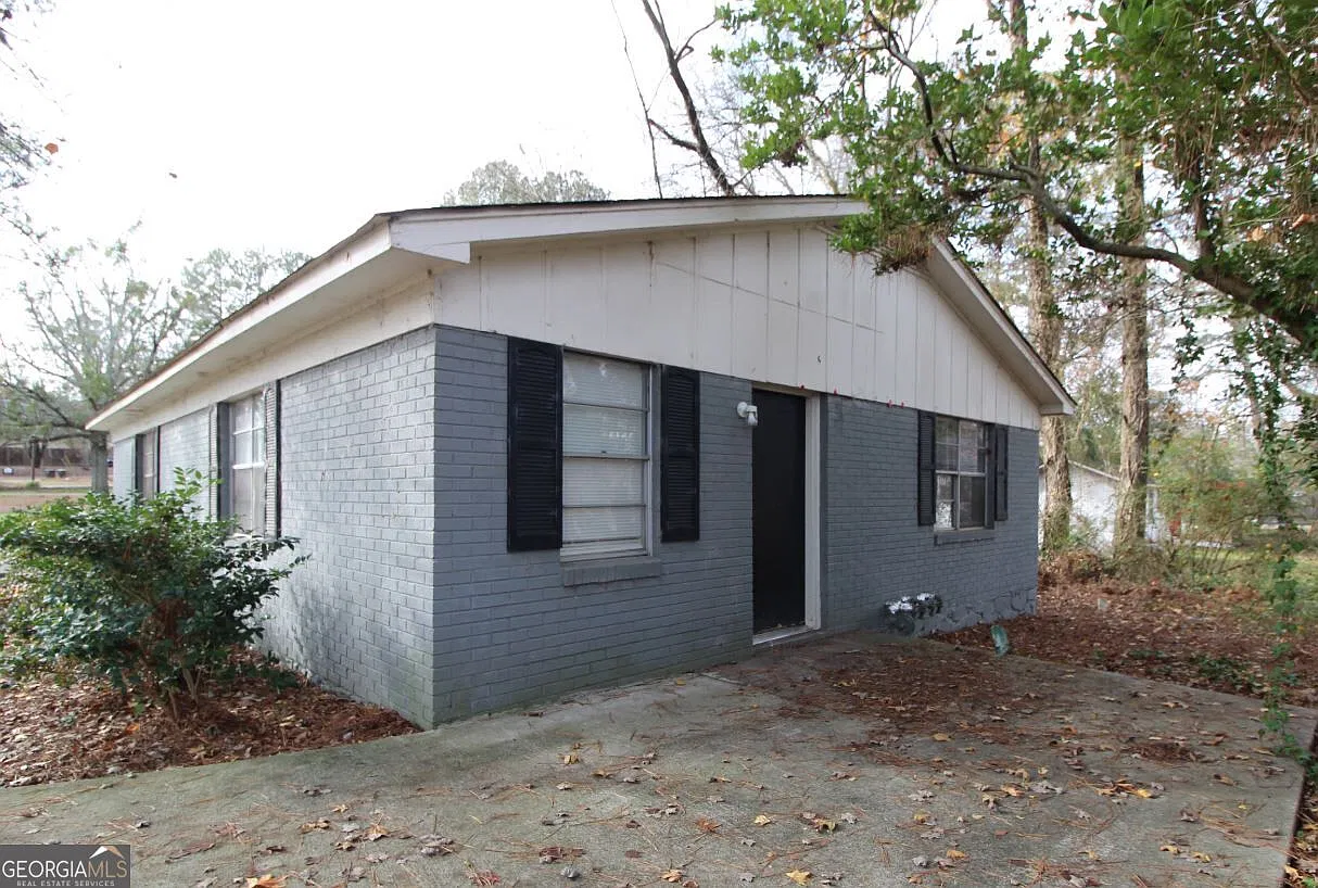 1 bed, 1.0 bath, 723 sqft, $900 — Photo 1