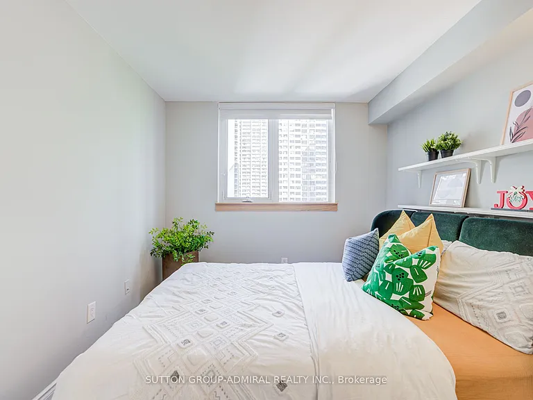 1055 Bay St #716 — Photo 16