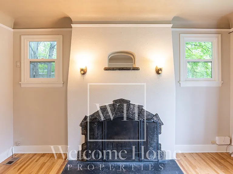 334 E Chestnut St — Photo 10