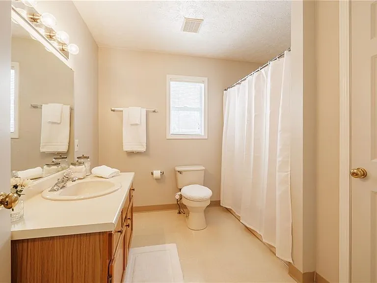 6316 Bentley Dr — Photo 10