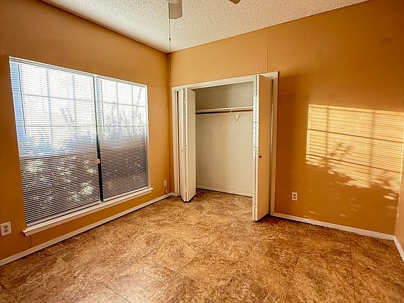3rd image of 2527 Summer Place Dr