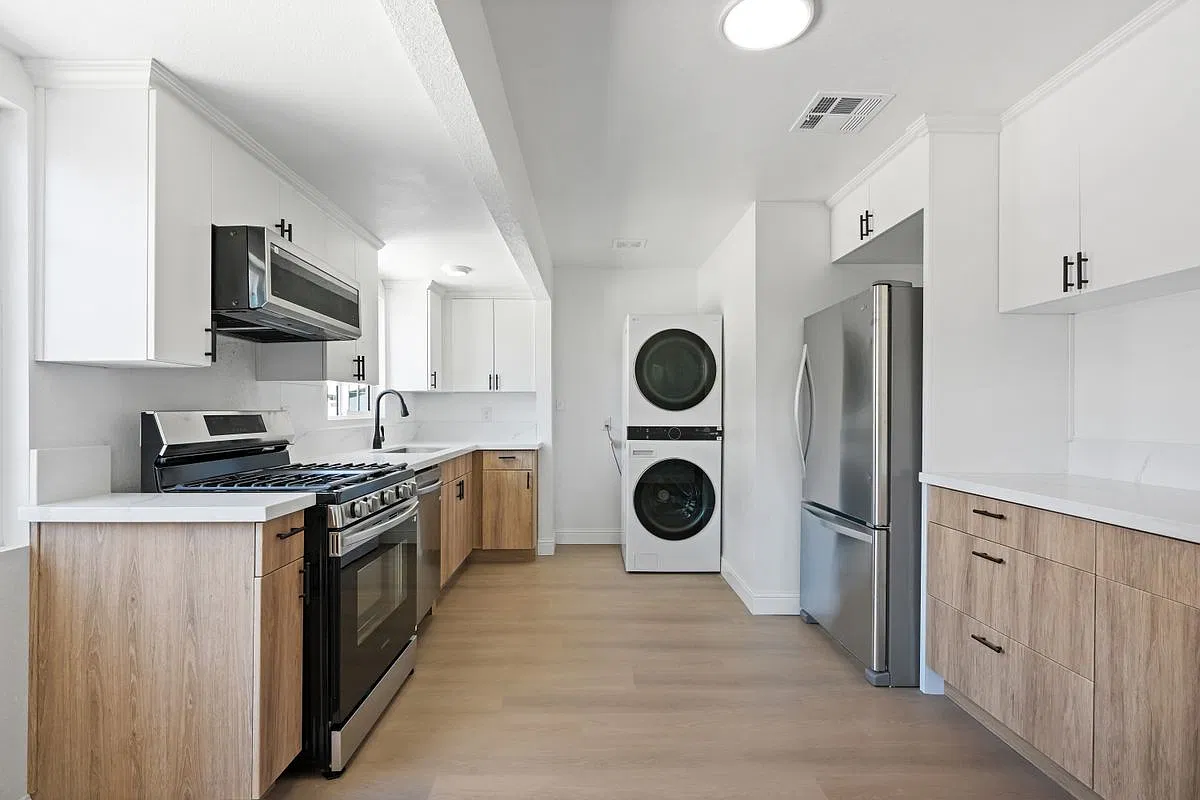2 bed, 2.0 bath, 986 sqft, $3,100 — Photo 1