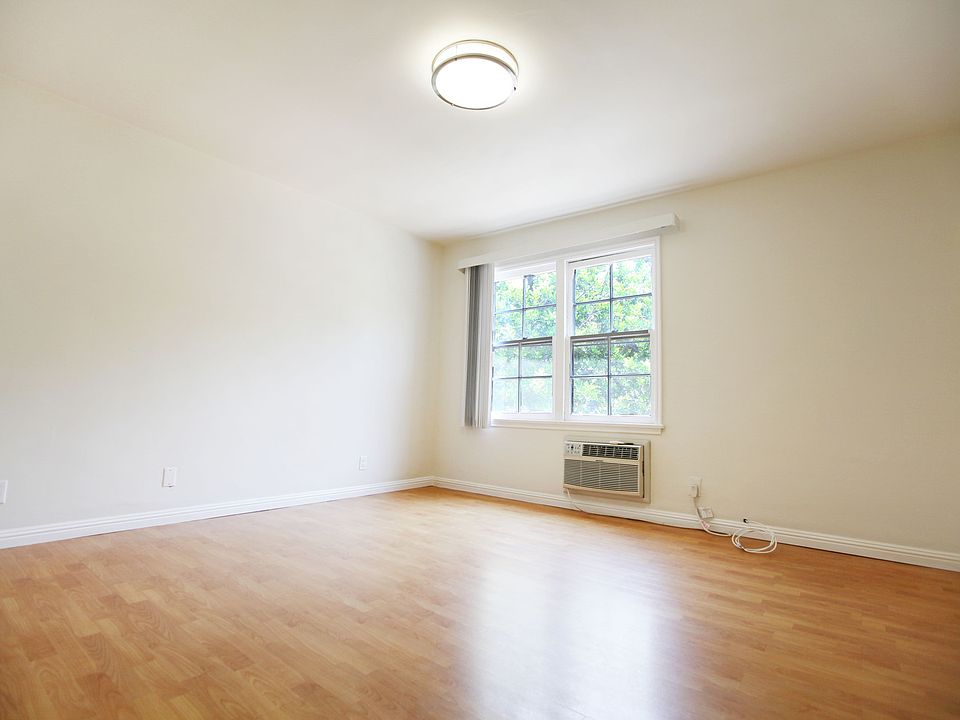 1st image of 858 Lincoln Blvd APT 4