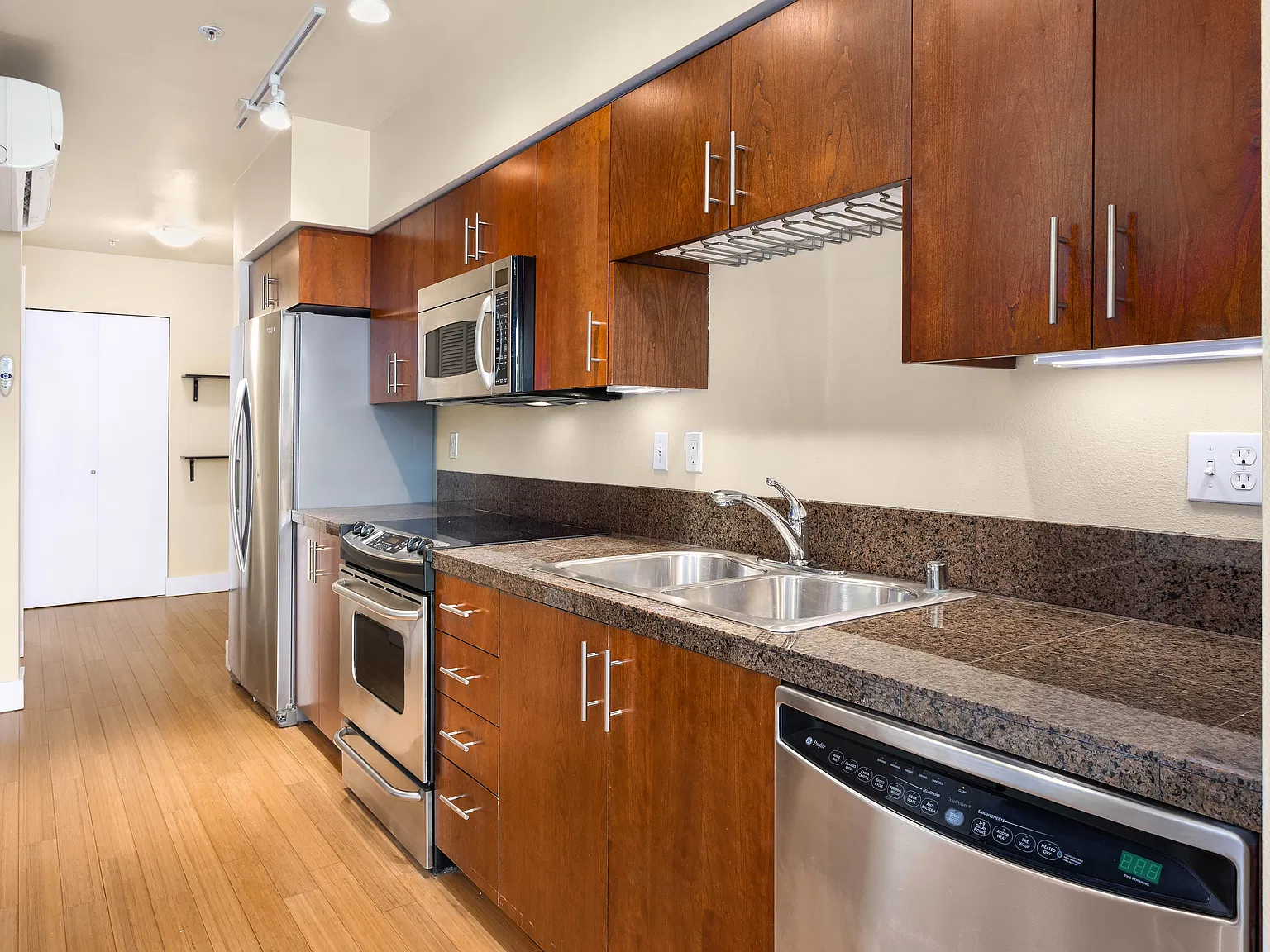 1 bed, 524 sqft, $1,850 — Photo 2
