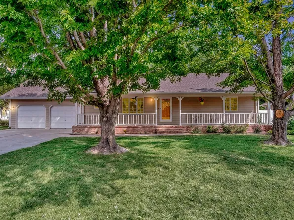 2712 Acacia Ave, Newton, KS 67117