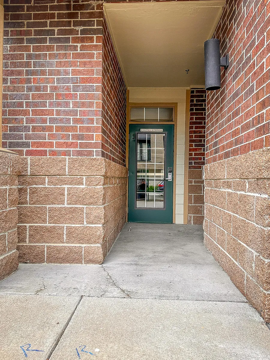 Building Photo - 3852 S Dallas St #106