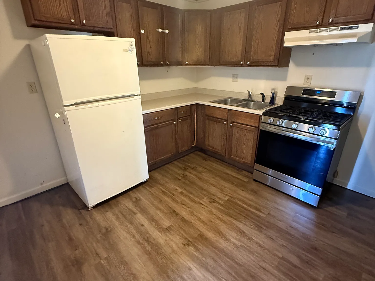 2 bed, 762 sqft, $895 — Photo 2