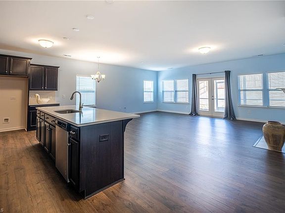 3rd image of 5556 Baverhof Dr