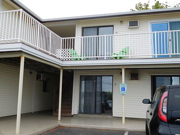 2nd image of 933 Ocean Blvd #17