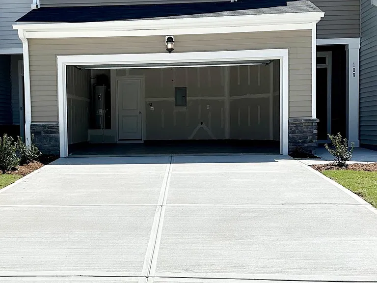108 Jade Creek Dr — Photo 1