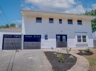 14 Surrey Rd, Somerset, NJ 08873