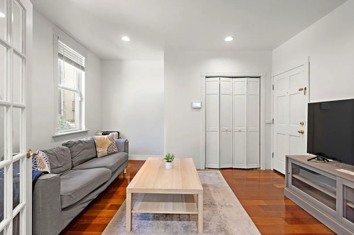 2 bed, 700 sqft, $2,900 — Photo 4
