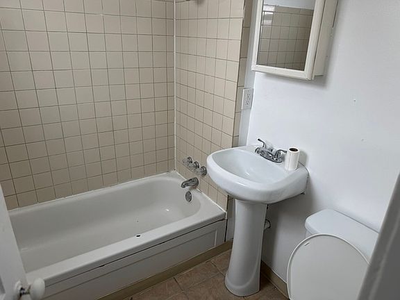 5th image of 1328 Evelyn St #1