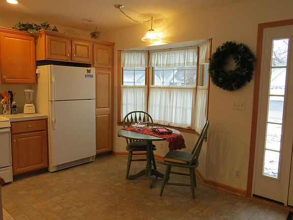 3rd image of 275 Winter Oaks Dr