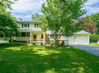 11 Cross Ridge Rd, Pittsford, NY 14534