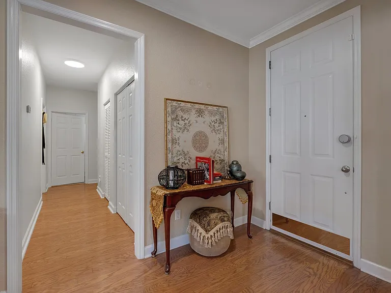 2119 Fernleigh Dr — Photo 3