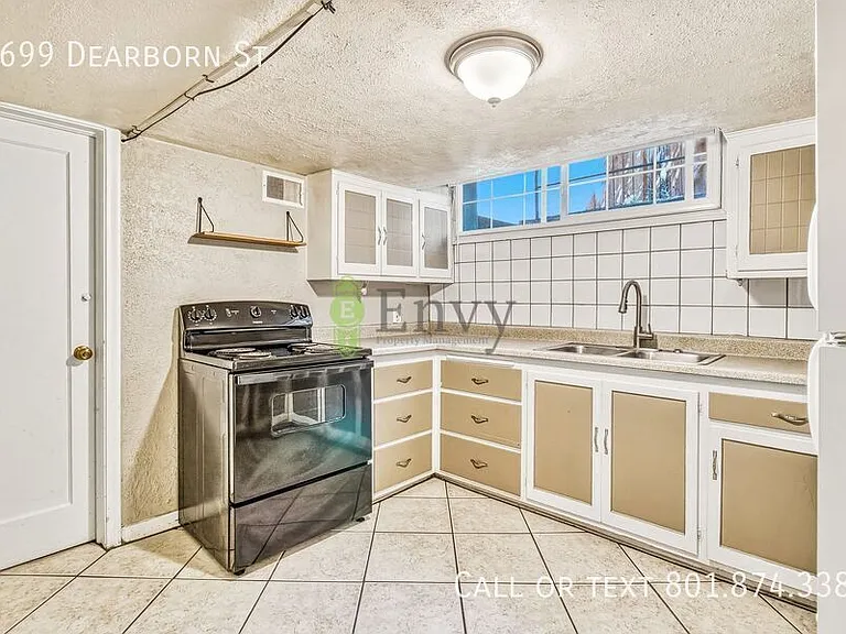 2699 S Dearborn St — Photo 7