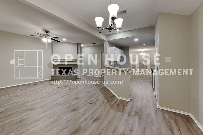 3 bed, 2.0 bath, 1444 sqft, $2,200 — Photo 3
