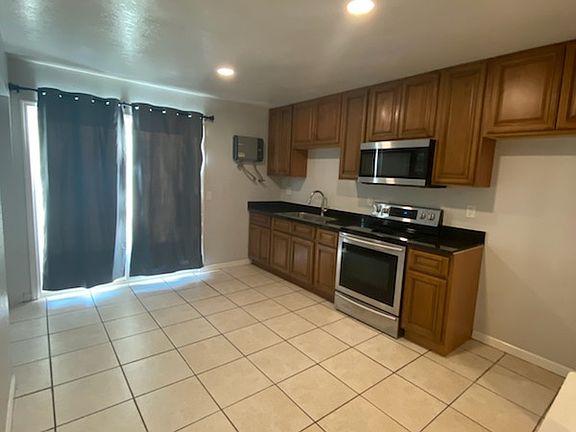 4th image of 3046 Amherst Dr #8