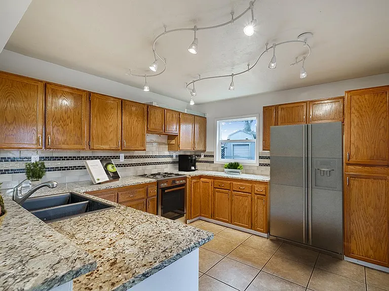 8912 NE Russell St — Photo 2