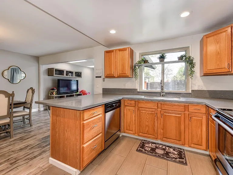 6237 Louth Way — Photo 8