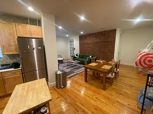 Rented by PMG Real Estate  | media 33