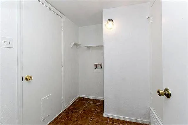 28 Brewster Ct — Photo 45