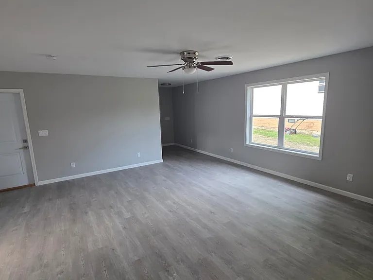 217 E Vermont St — Photo 1