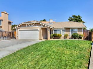 1081 Hillcrest Ct, Calimesa, CA 92320