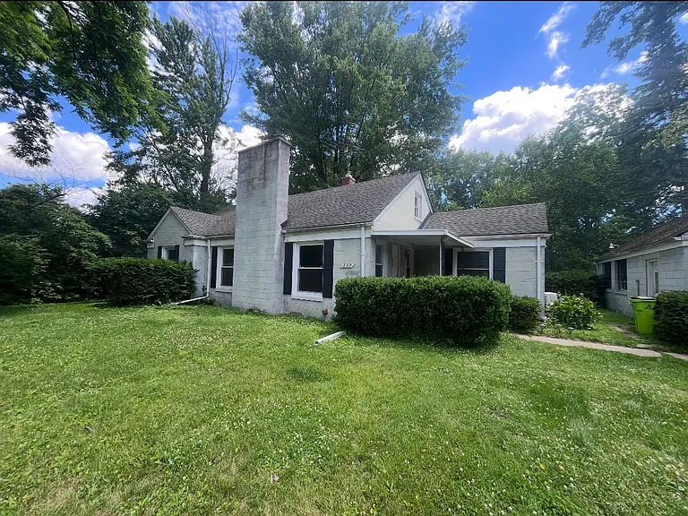 247 Riverside Dr — Photo 1