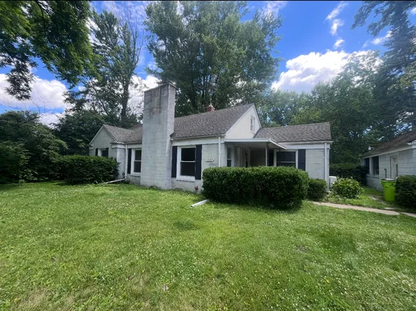 247 Riverside Dr, Clinton Township, MI 48036