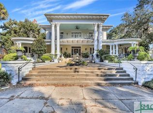 920 E Victory Dr, Savannah, GA 31401