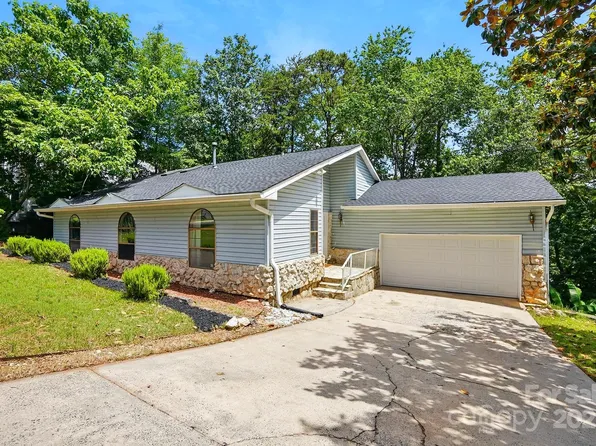 1205 Molokai Dr, Tega Cay, SC 29708