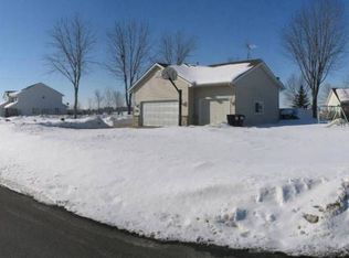 114 Chatfield Cir, Belle Plaine, MN 56011
