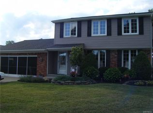 15 Pheasant Run Ln, Lancaster, NY 14086