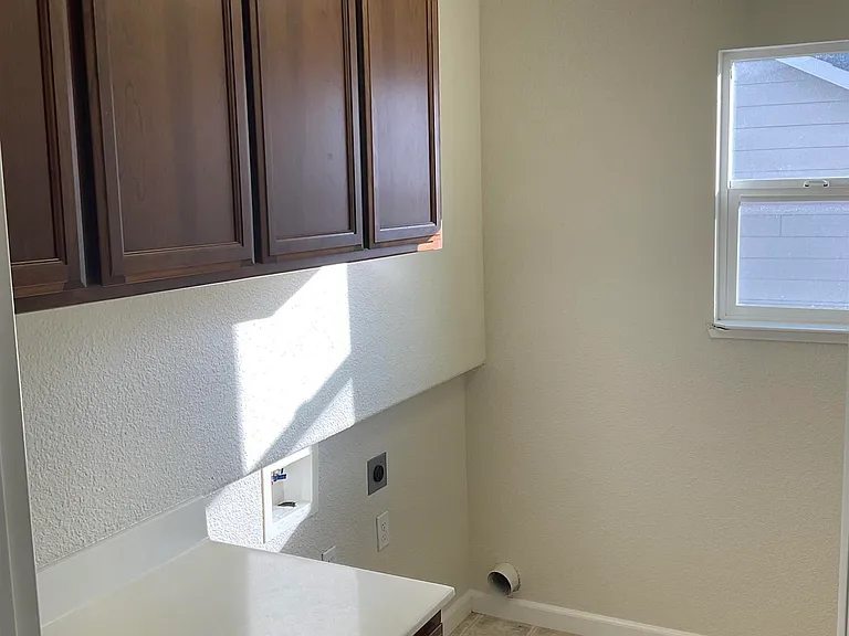 1360 Tiffany Dr — Photo 17