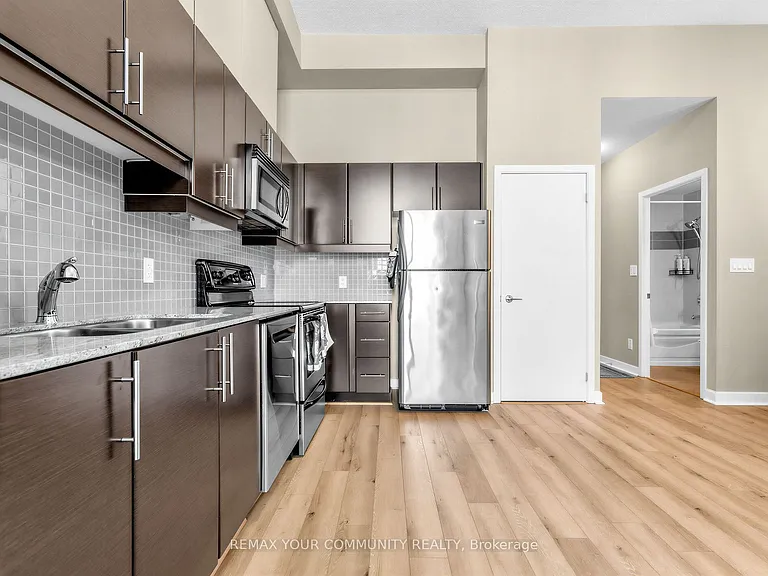 18 Harbour St #202 — Photo 9