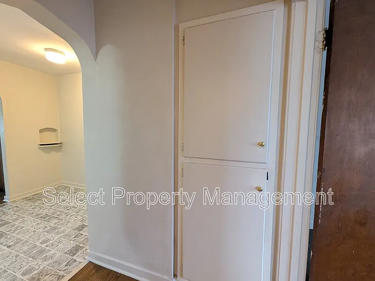 1033 Edgewater Ave #2 — Photo 9